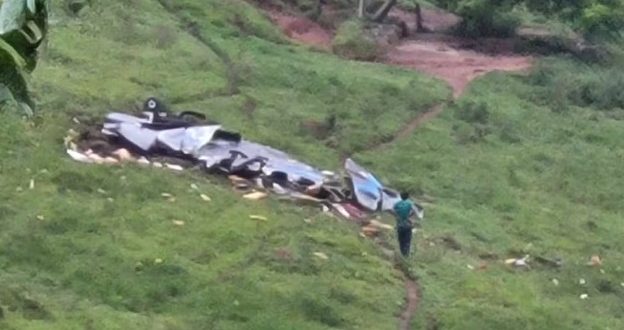 AVIÃO CAI E DEIXA 5 MORTOS EM ZONA RURAL NO SUL DE MINAS: AERONAVE SE DESINTEGRA NO AR