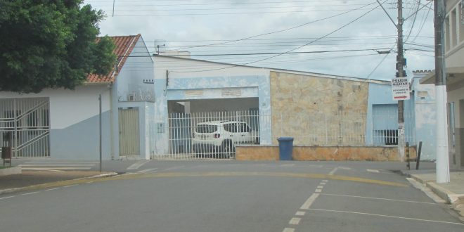 PRESTÍGIO DE CASA PRÓPRIA: PREFEITO E FAMÍLIA TRANSFORMAM REPARTIÇÕES PÚBLICAS MUNICIPAIS EM EXTENSÕES DE SEU LAR