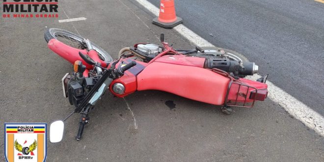 MOTOCICLISTA MORRE APÓS PERDER CONTROLE DA MOTO E CAIR NO ACOSTAMENTO DA MG-050, EM PASSOS