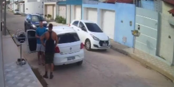 VÍDEO CHOCANTE: POLICIAL TIRA A VIDA DE COLEGA DE FARDA, FERE EX-COMPANHEIRA E COMETE SUICÍDIO